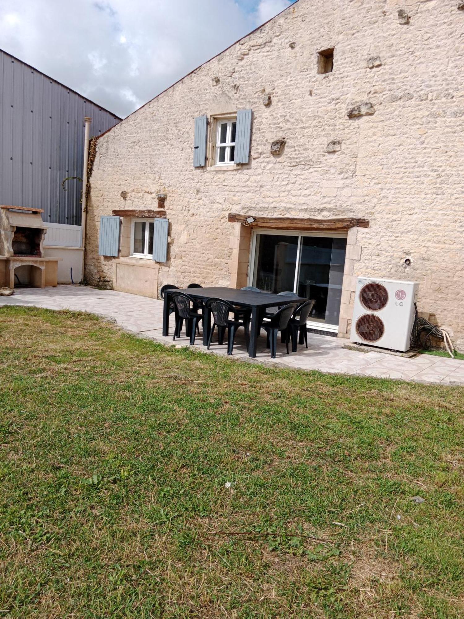 La Grange Pyratelle Villa Puyravault  ภายนอก รูปภาพ